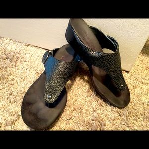 Aerosoles Black Leather Thong Sandal